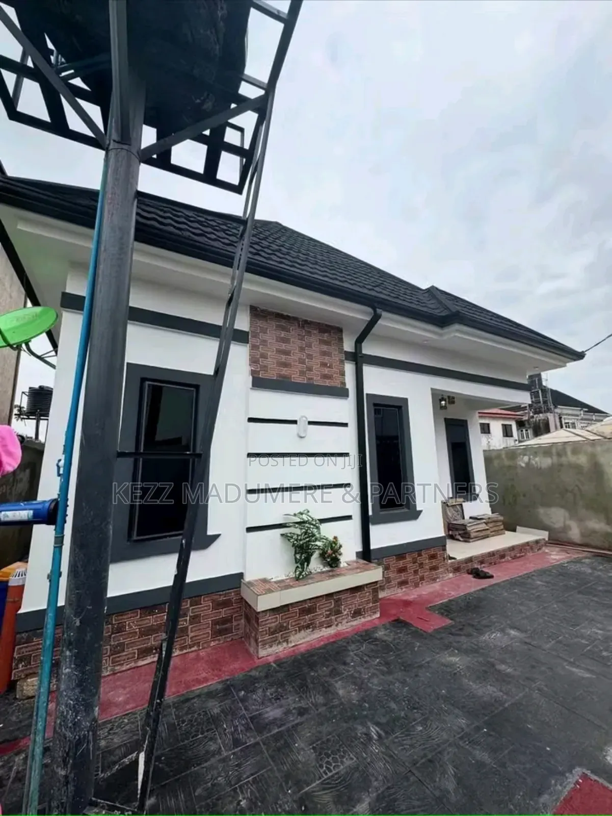 2bdrm Bungalow in Aparalink Road for sale in Port-Harcourt