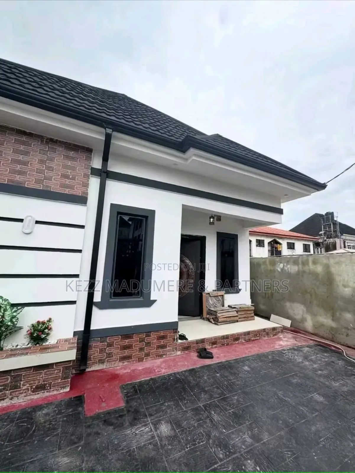 2bdrm Bungalow in Aparalink Road for sale in Port-Harcourt