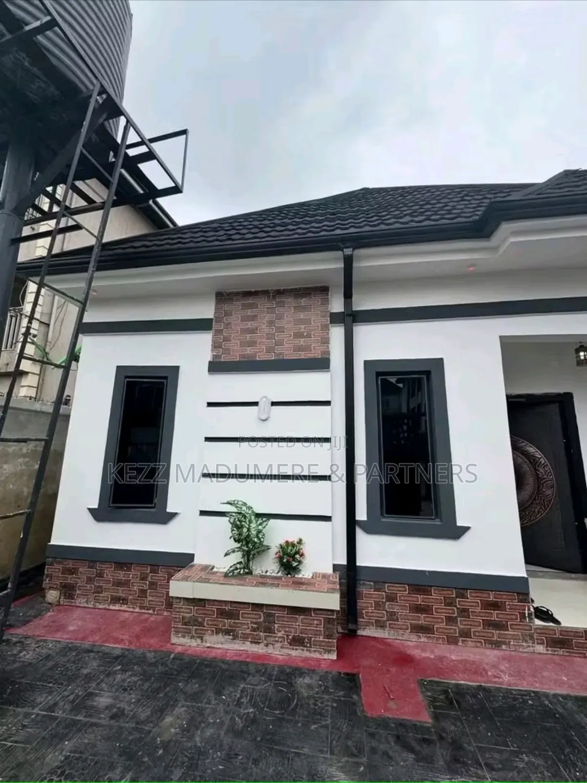 2bdrm Bungalow in Aparalink Road for sale in Port-Harcourt