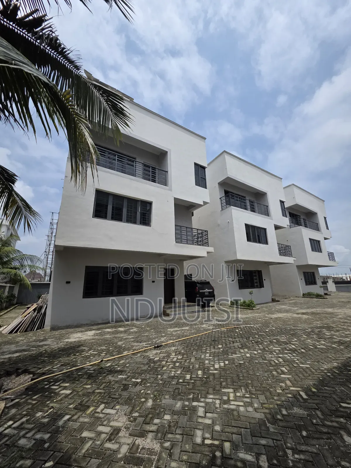 5bdrm Duplex in Life Camp for sale in Life Camp