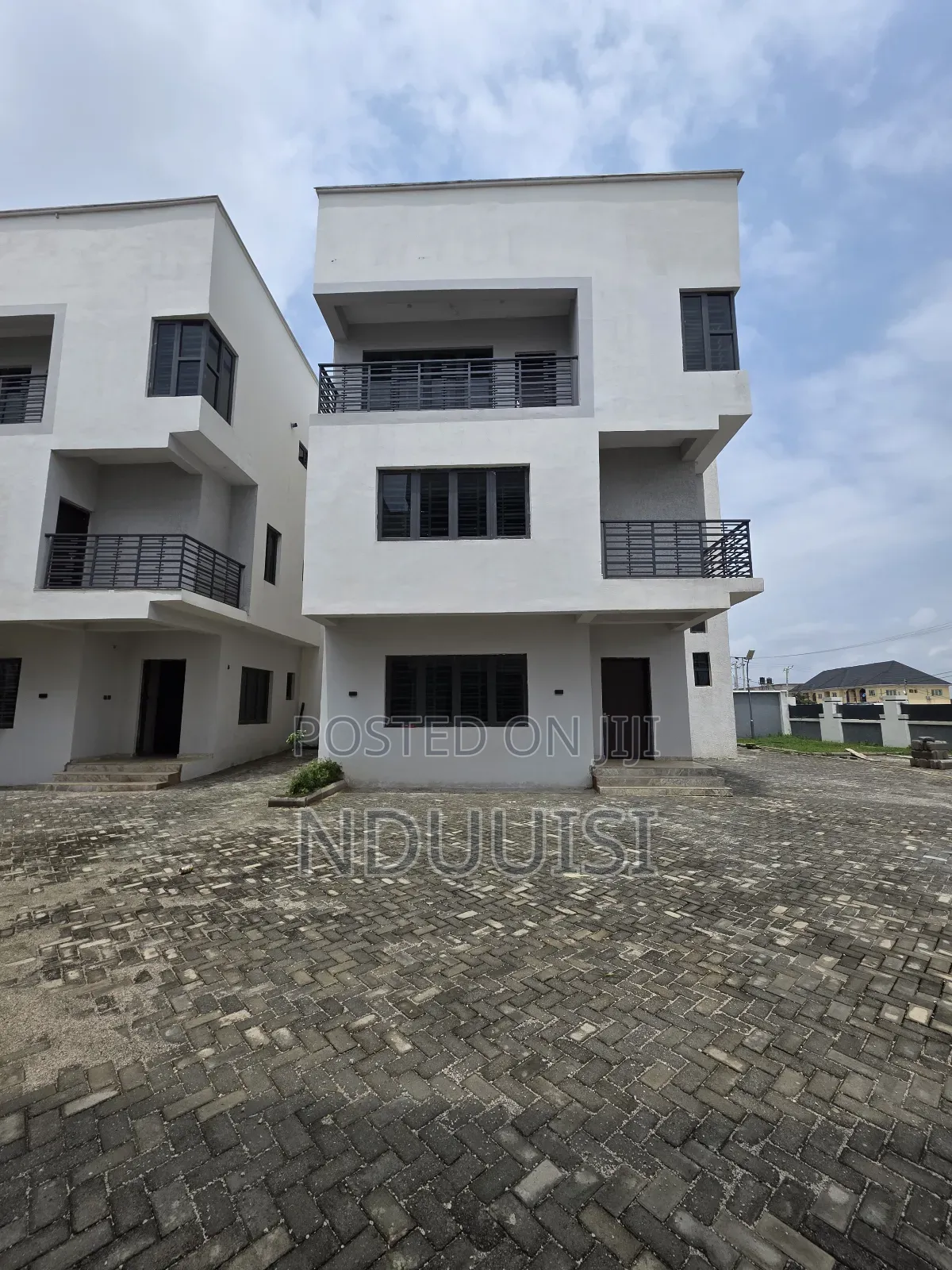 5bdrm Duplex in Life Camp for sale in Life Camp