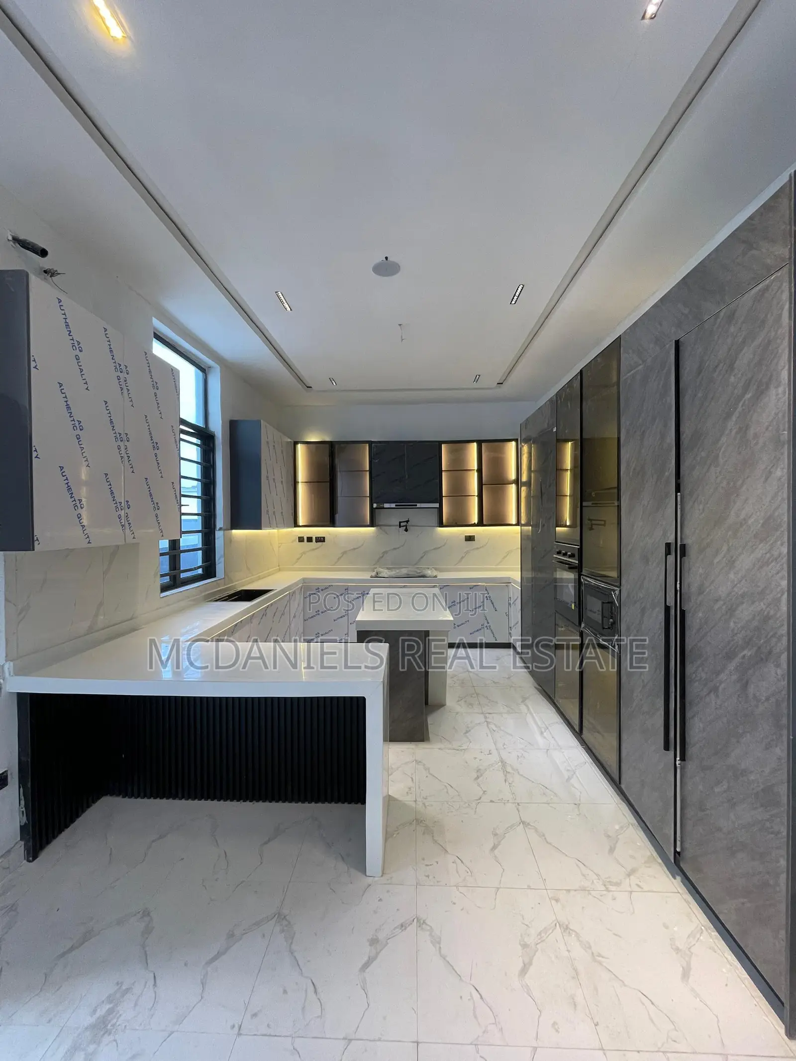Furnished 5bdrm Duplex in Chevron for sale in Chevron