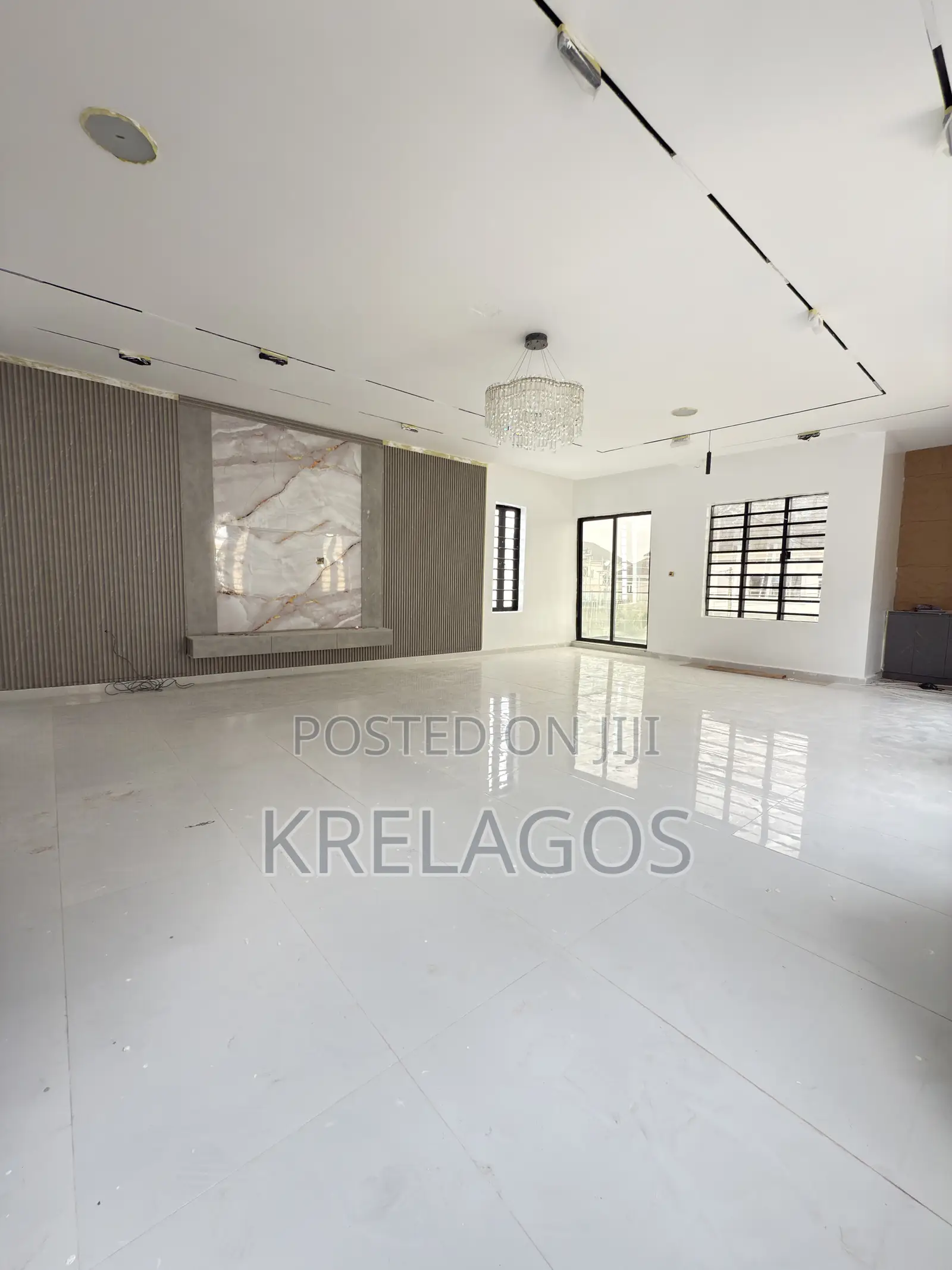 5bdrm Duplex in Chevron for sale in Chevron