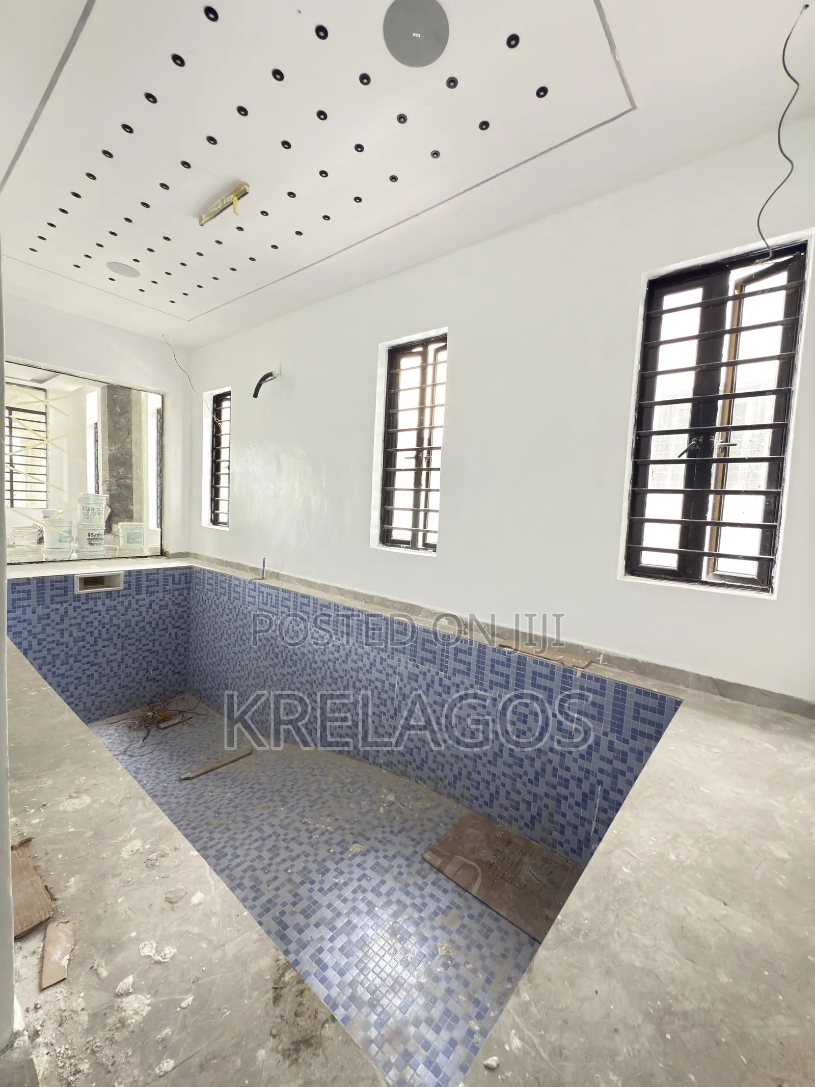 5bdrm Duplex in Chevron for sale in Chevron
