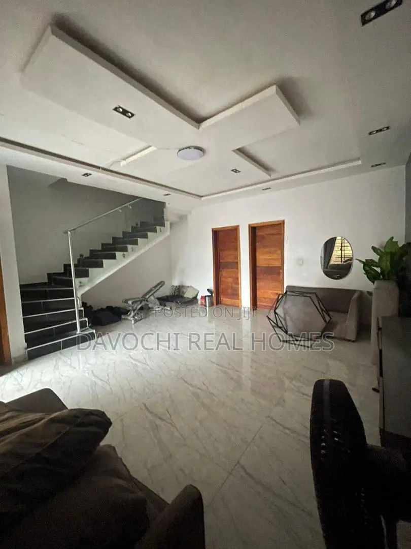 4bdrm Duplex in Conservative Road,, Chevron for rent in Chevron