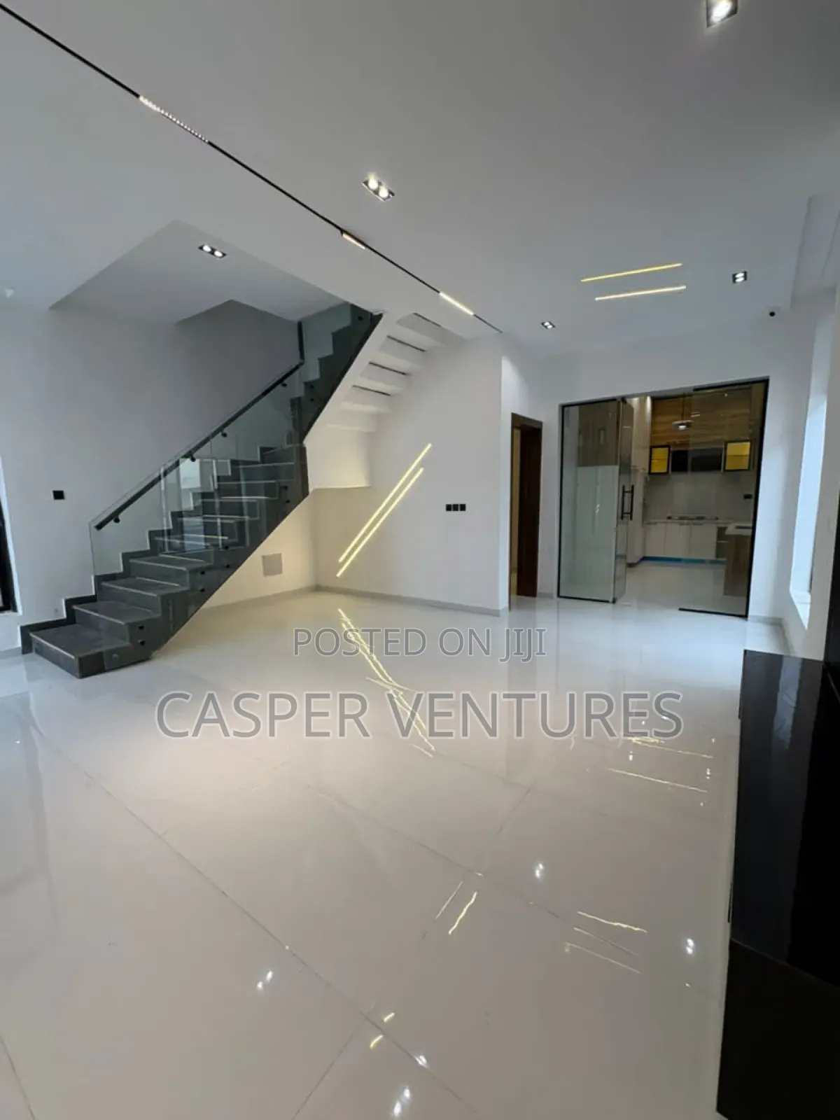 4bdrm Duplex in Lekki County, Ikota for sale in Ikota
