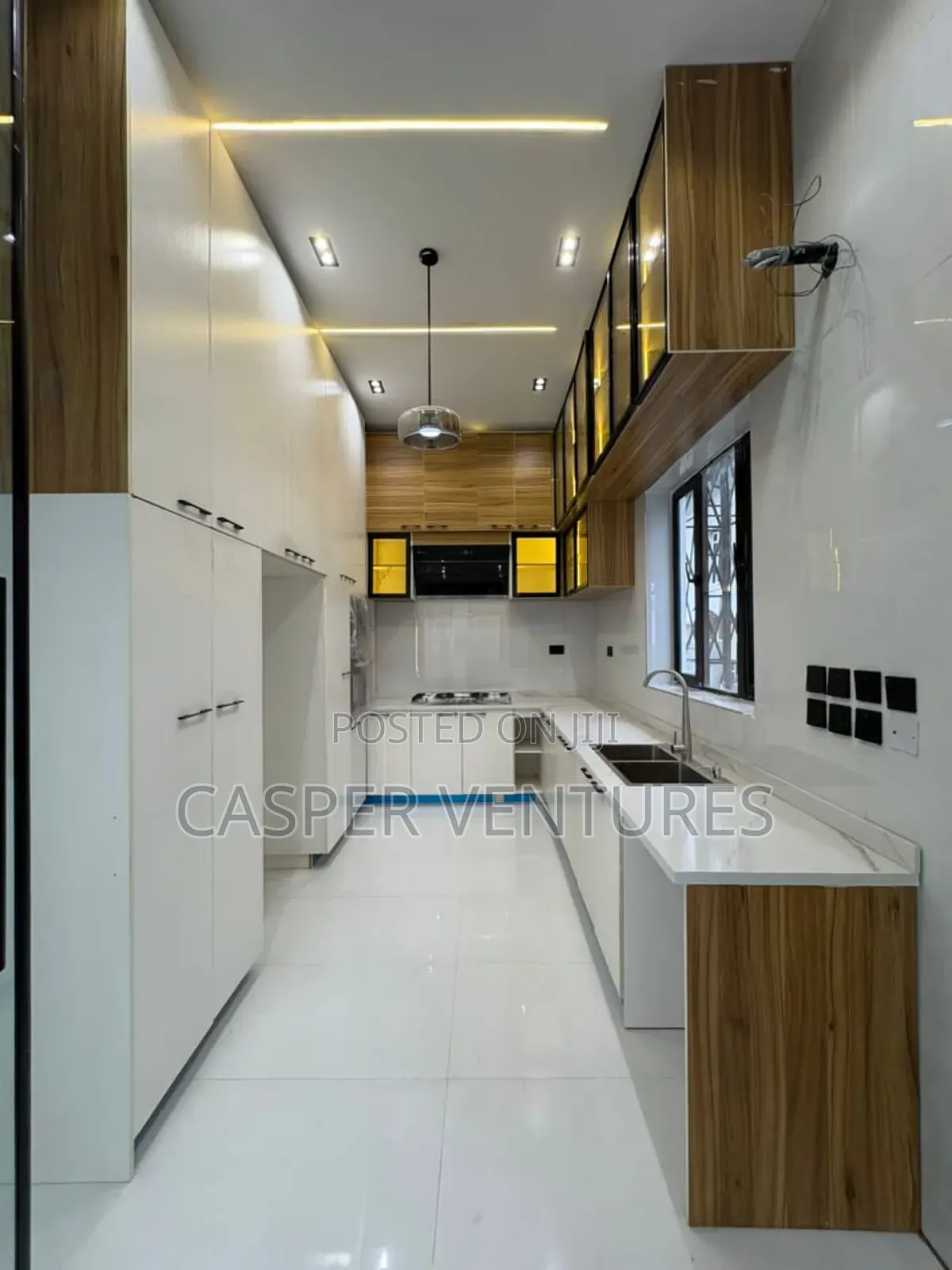 4bdrm Duplex in Lekki County, Ikota for sale in Ikota
