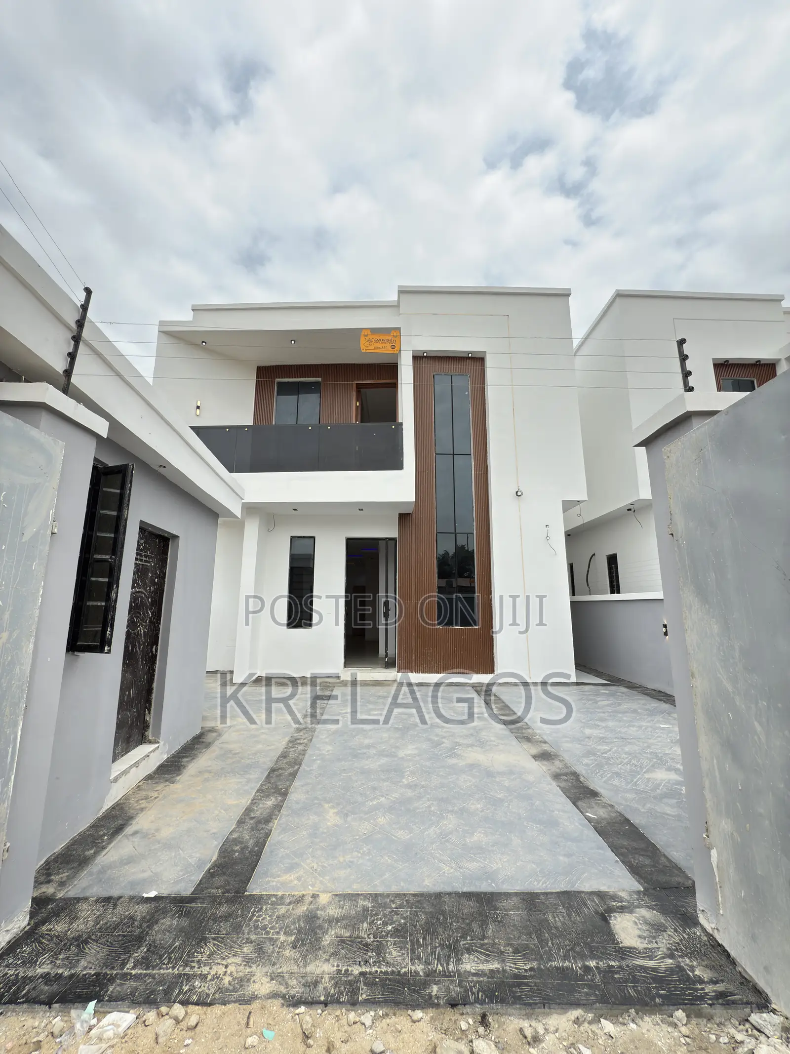 4bdrm Duplex in Orchid, Chevron for sale in Chevron