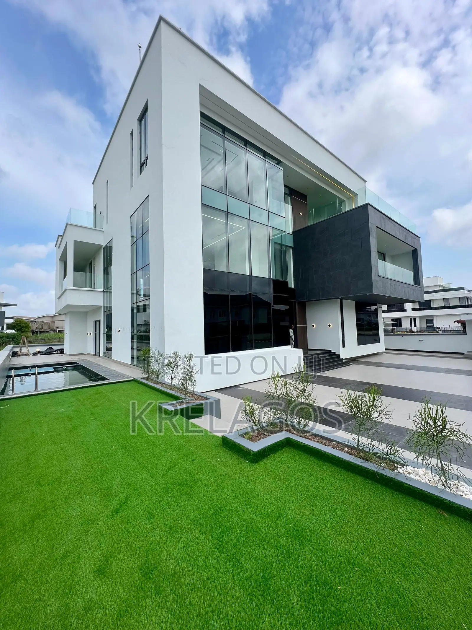 5bdrm Duplex in Osapa london for sale in Osapa london