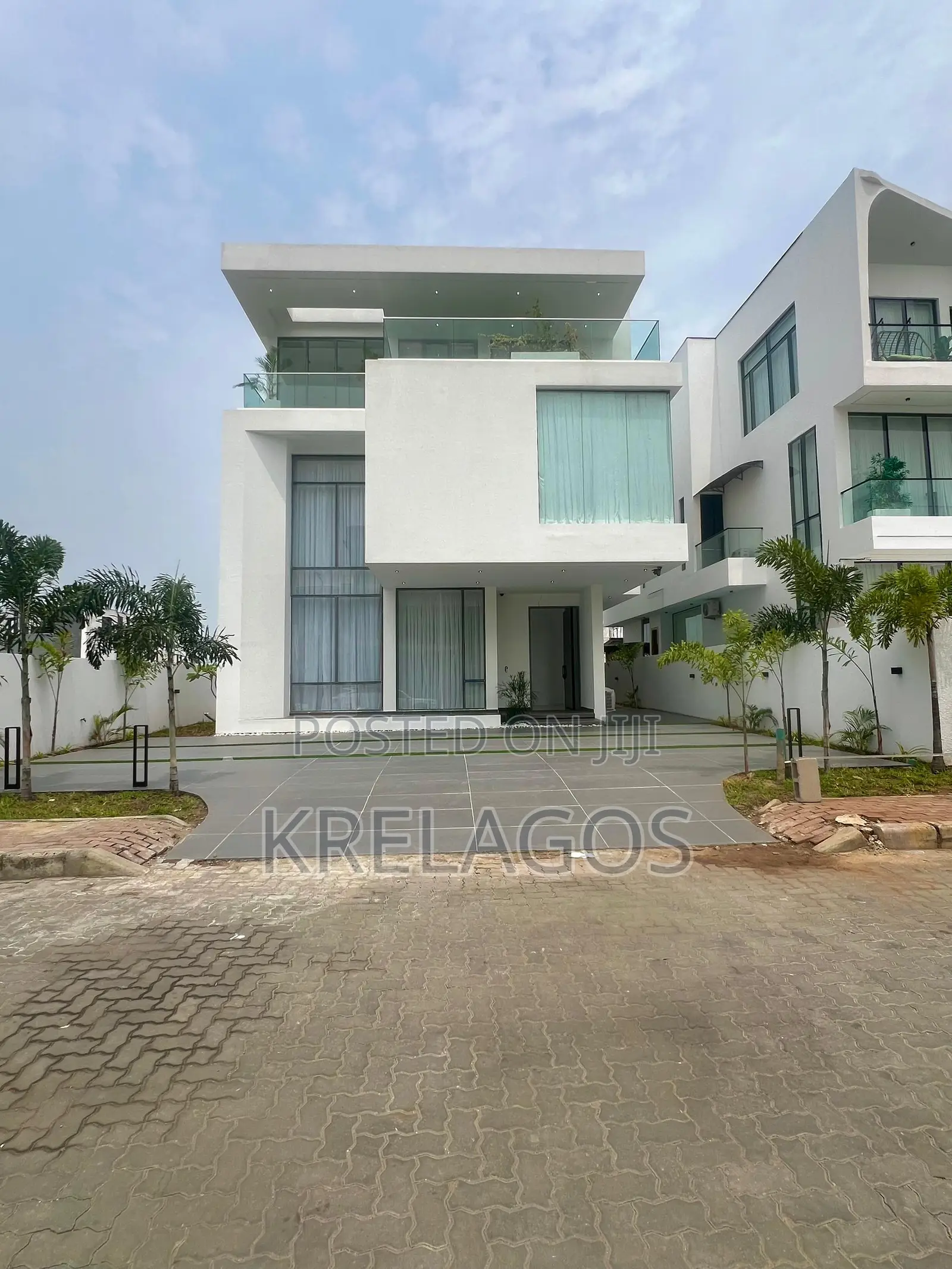 5bdrm Duplex in Ikate for sale in Ikate