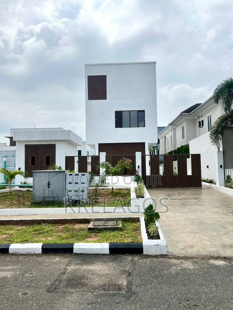 4bdrm Duplex in Osapa london for sale in Osapa london