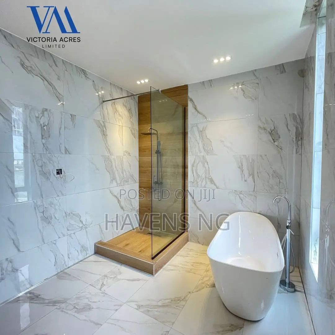 5bdrm Duplex in Osapa london for sale in Osapa london