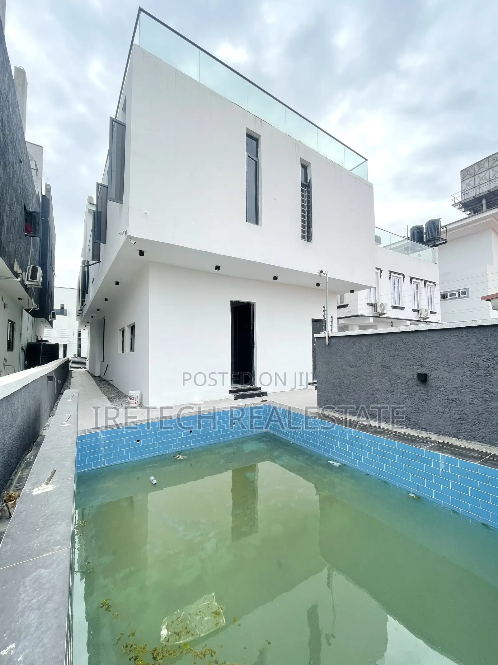 5bdrm Duplex in Orchid Road Lekki for sale in Lekki