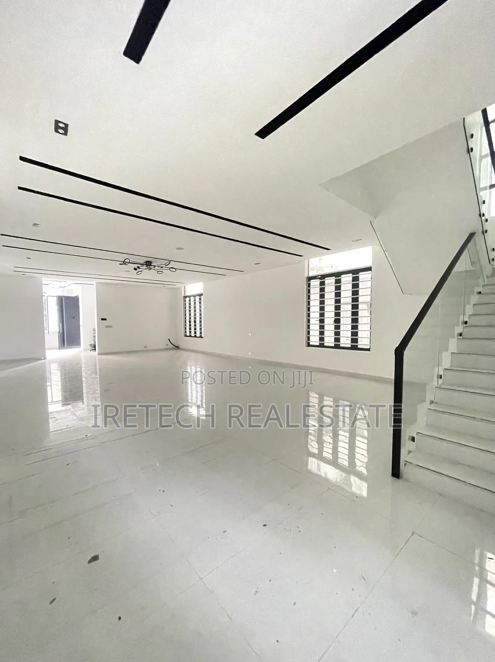 5bdrm Duplex in Orchid Road Lekki for sale in Lekki