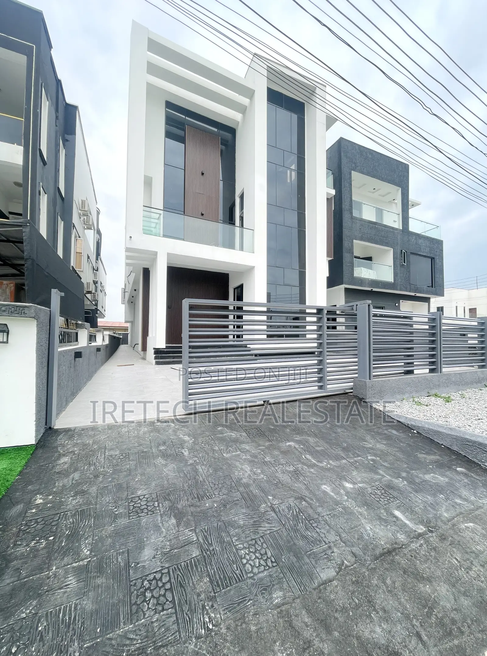 5bdrm Duplex in Orchid Road Lekki for sale in Lekki
