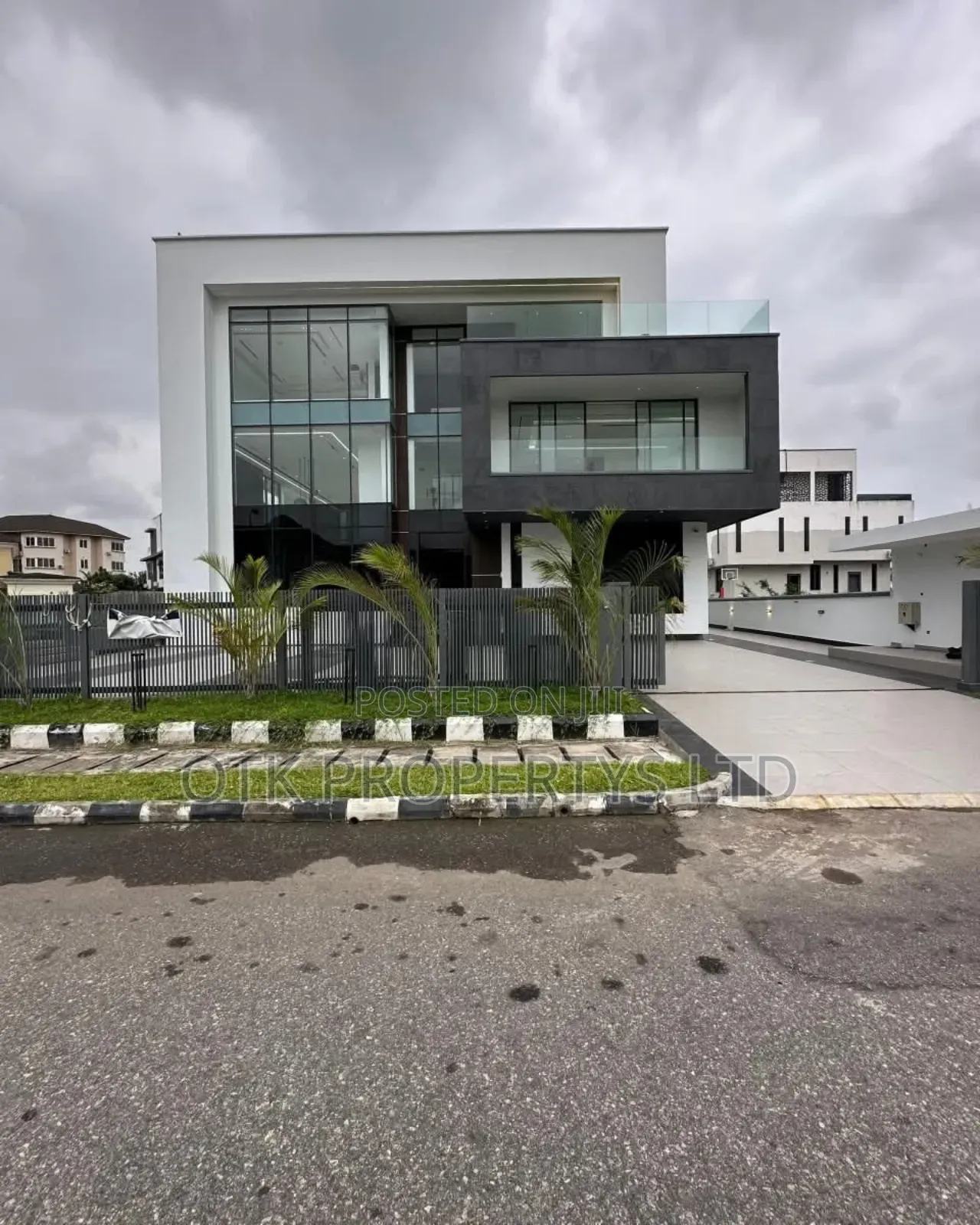 5bdrm Duplex in Osapa London Lekki for sale in Osapa london