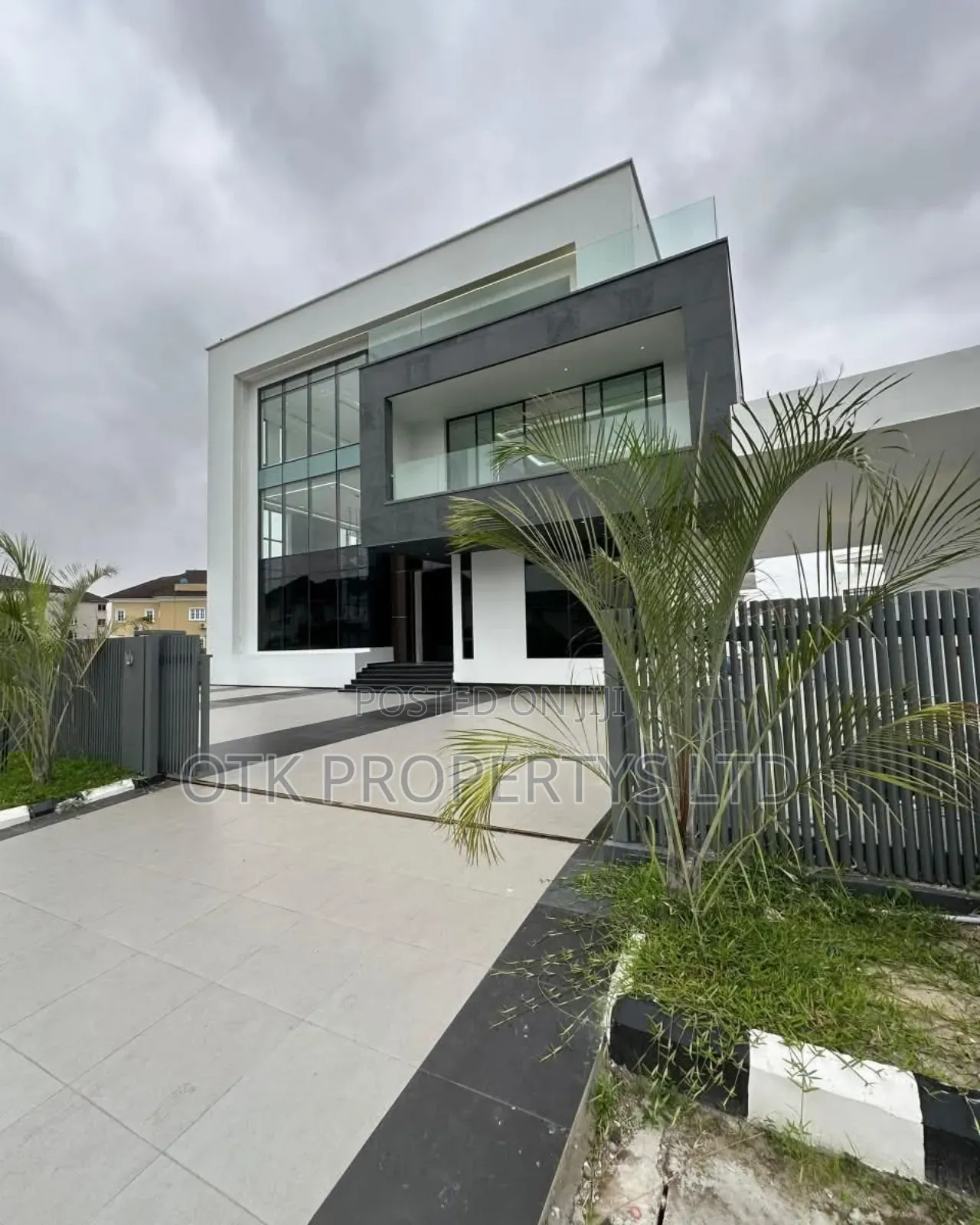 5bdrm Duplex in Osapa London Lekki for sale in Osapa london