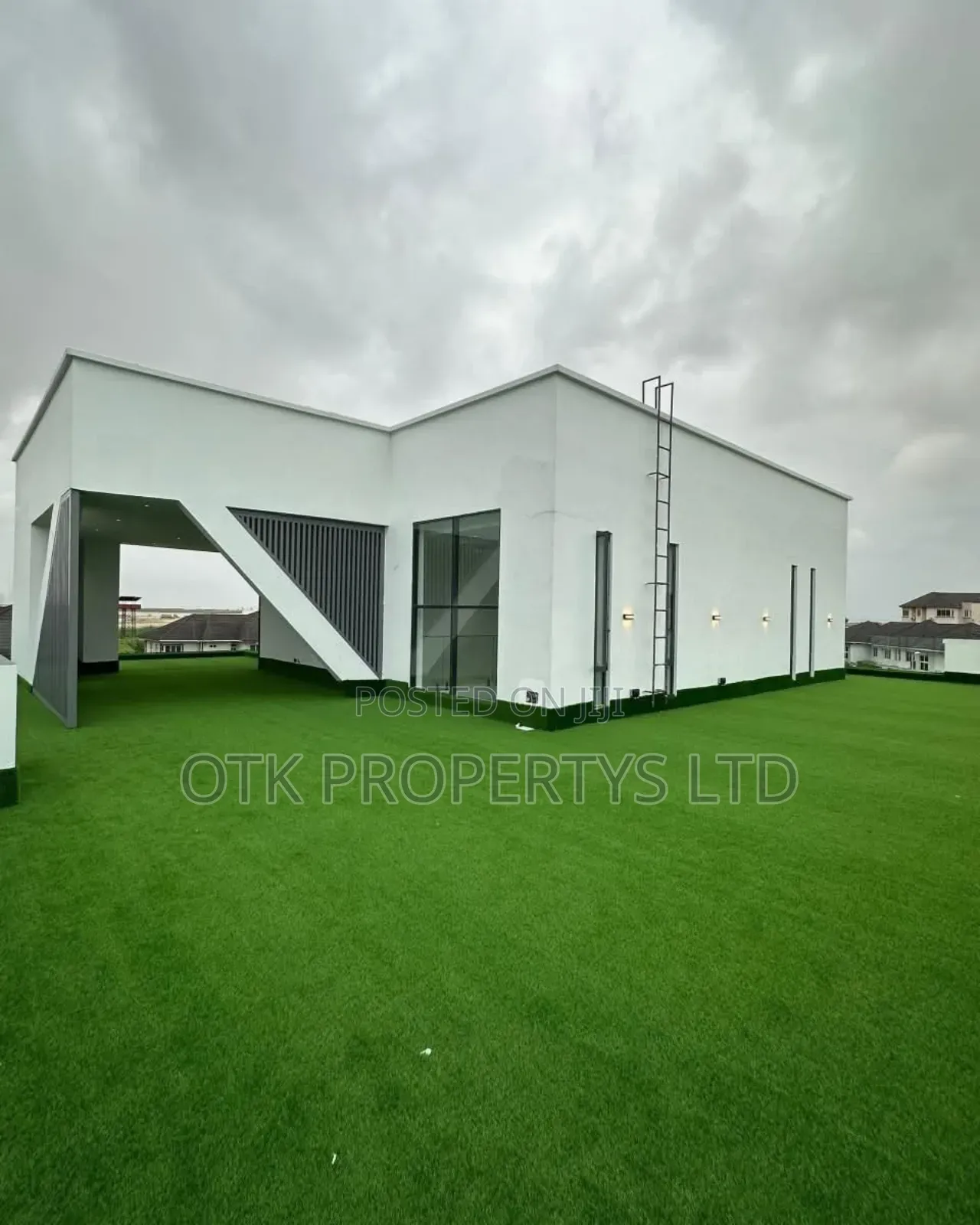 5bdrm Duplex in Osapa London Lekki for sale in Osapa london