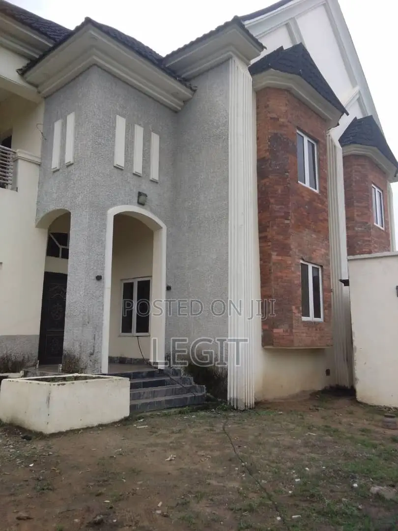 10bdrm Duplex in Lugbe District for sale in Lugbe District