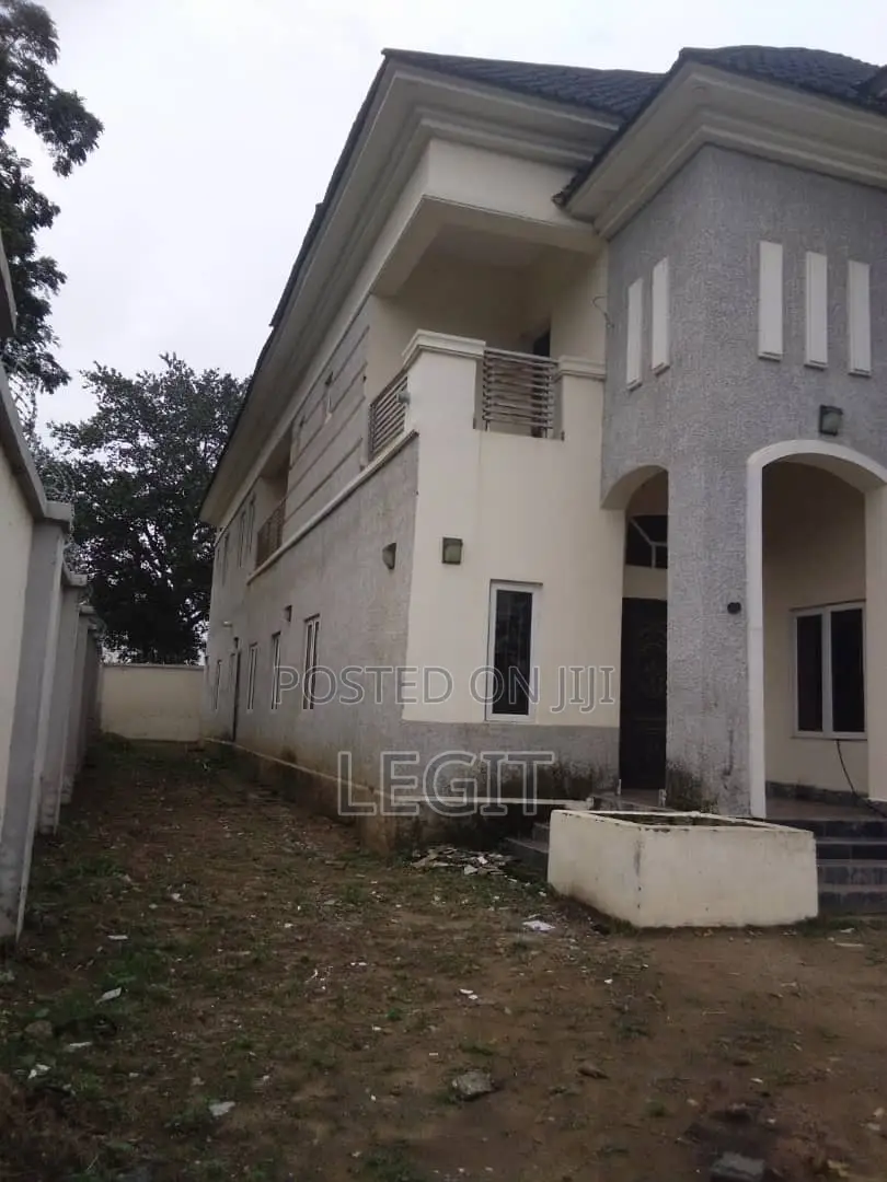 10bdrm Duplex in Lugbe District for sale in Lugbe District