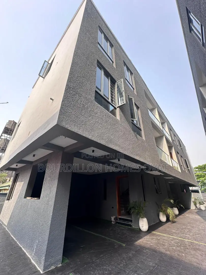 4bdrm Duplex in Lekki Phase 1 for sale in Lekki Phase 1