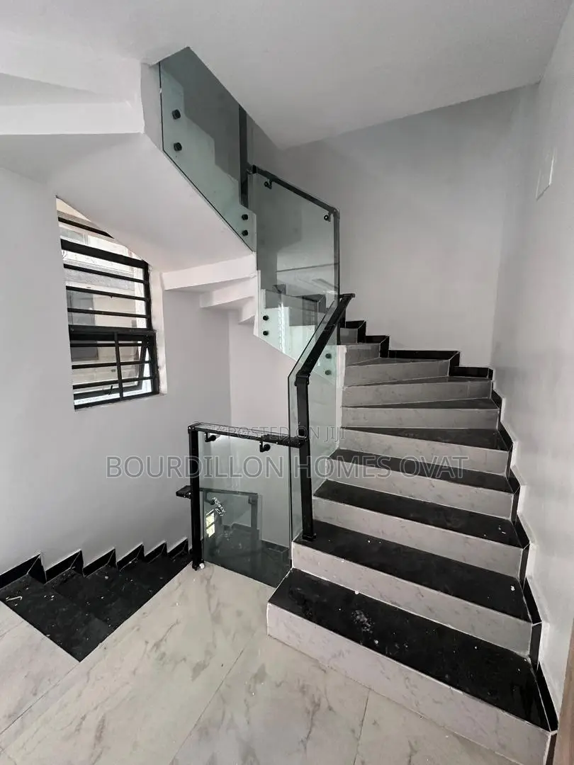 4bdrm Duplex in Lekki Phase 1 for sale in Lekki Phase 1