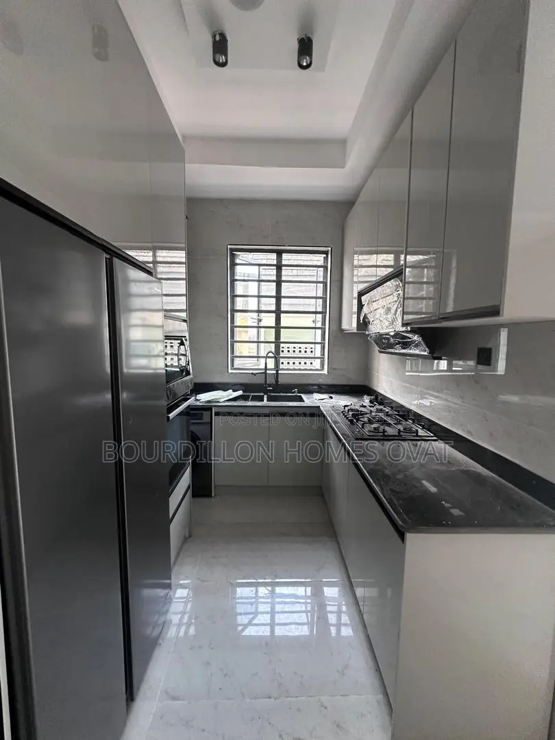4bdrm Duplex in Lekki Phase 1 for sale in Lekki Phase 1