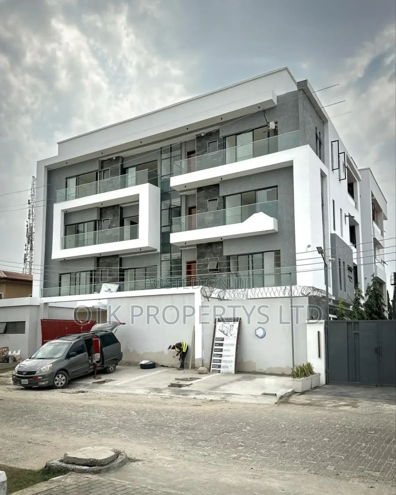 3bdrm Block of Flats in Lekki Phase 1 Lagos for sale in Lekki Phase 1