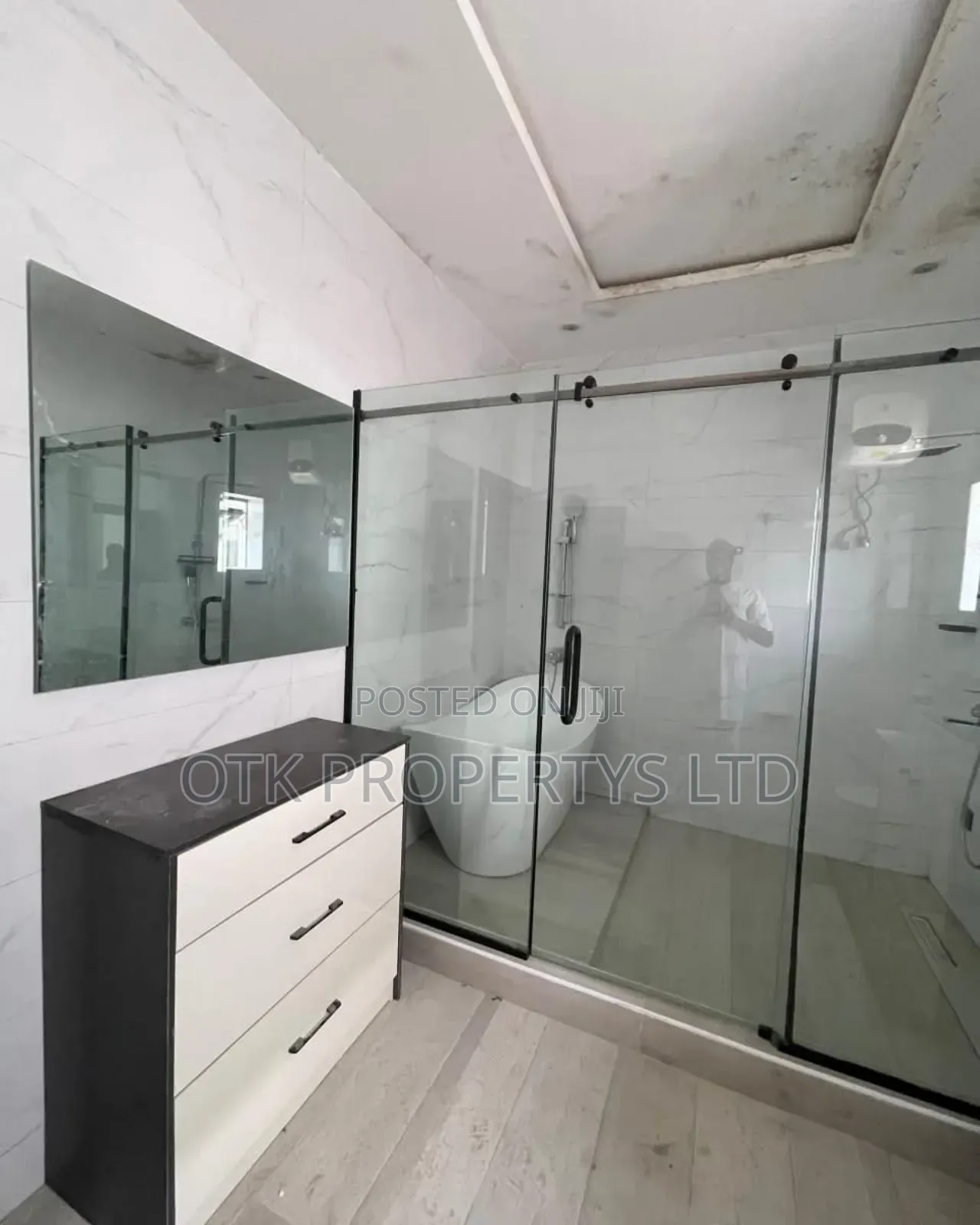 5bdrm Duplex in Osapa London Lekki for sale in Osapa london