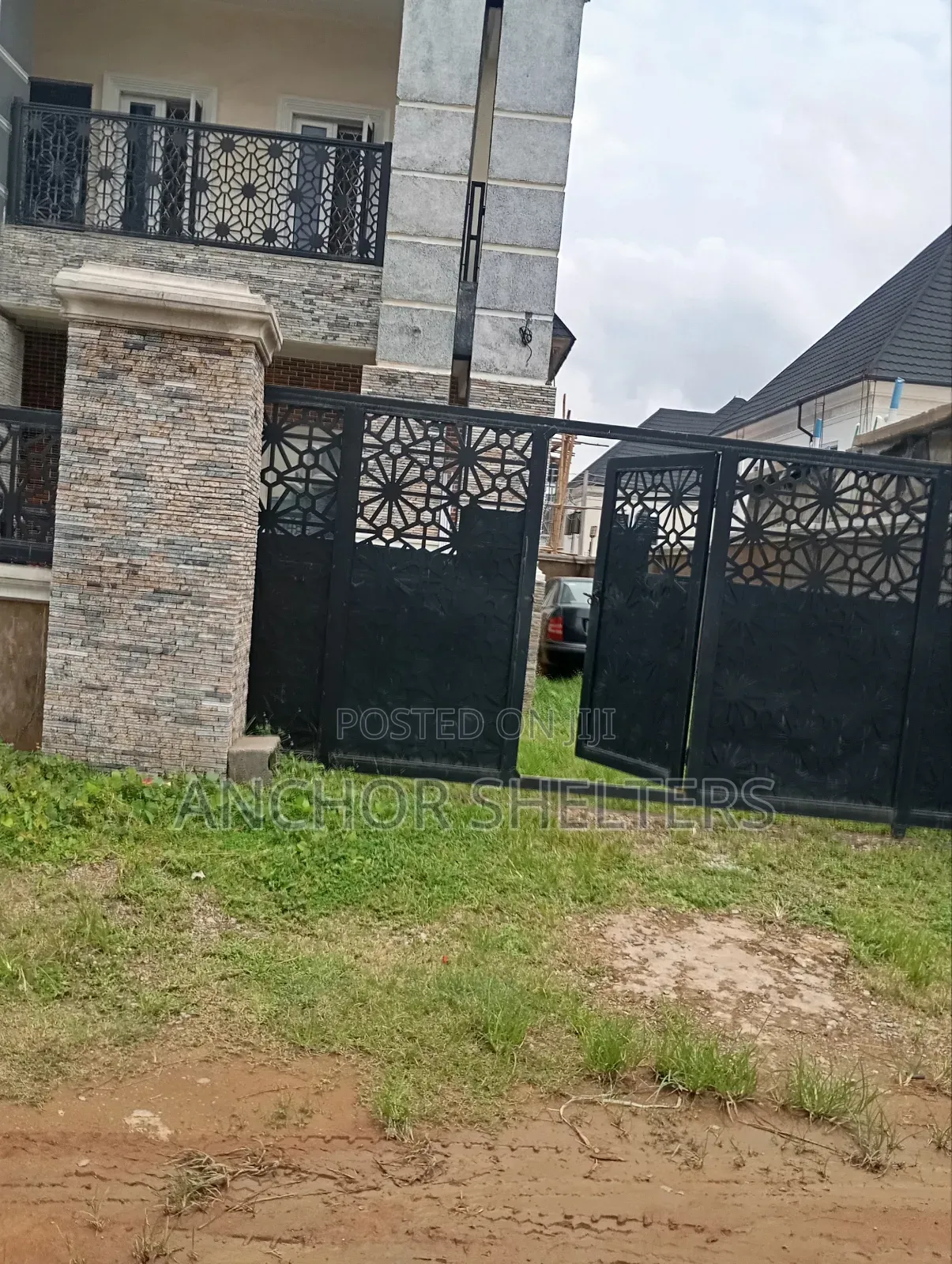 6bdrm Duplex in Along Von Road Lugbe for sale in Lugbe District
