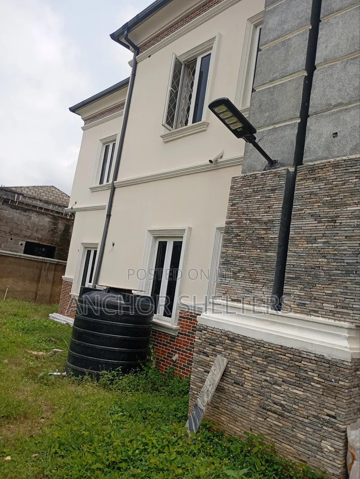 6bdrm Duplex in Along Von Road Lugbe for sale in Lugbe District