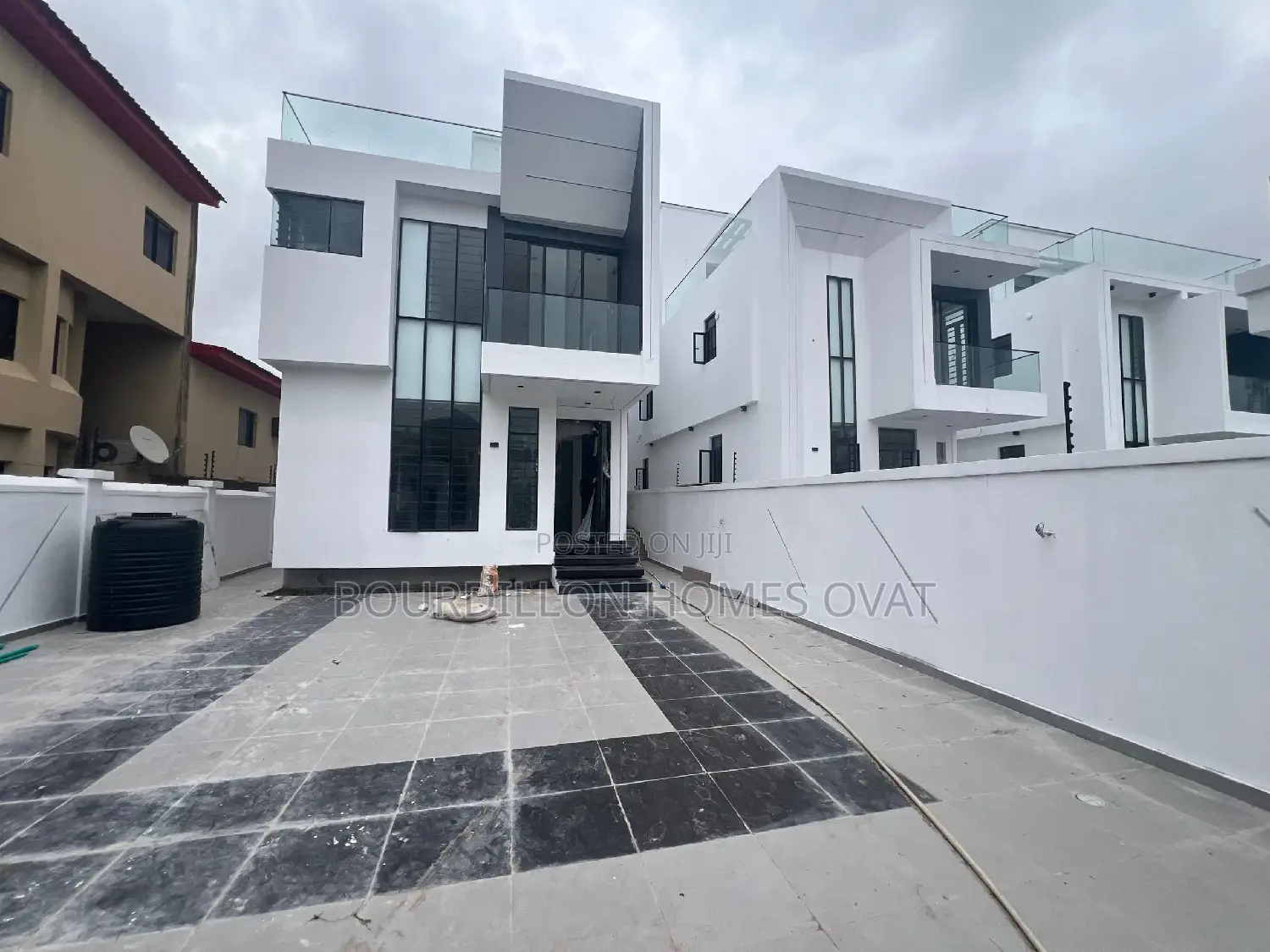5bdrm Duplex in Lekki Phase 1 for sale in Lekki Phase 1