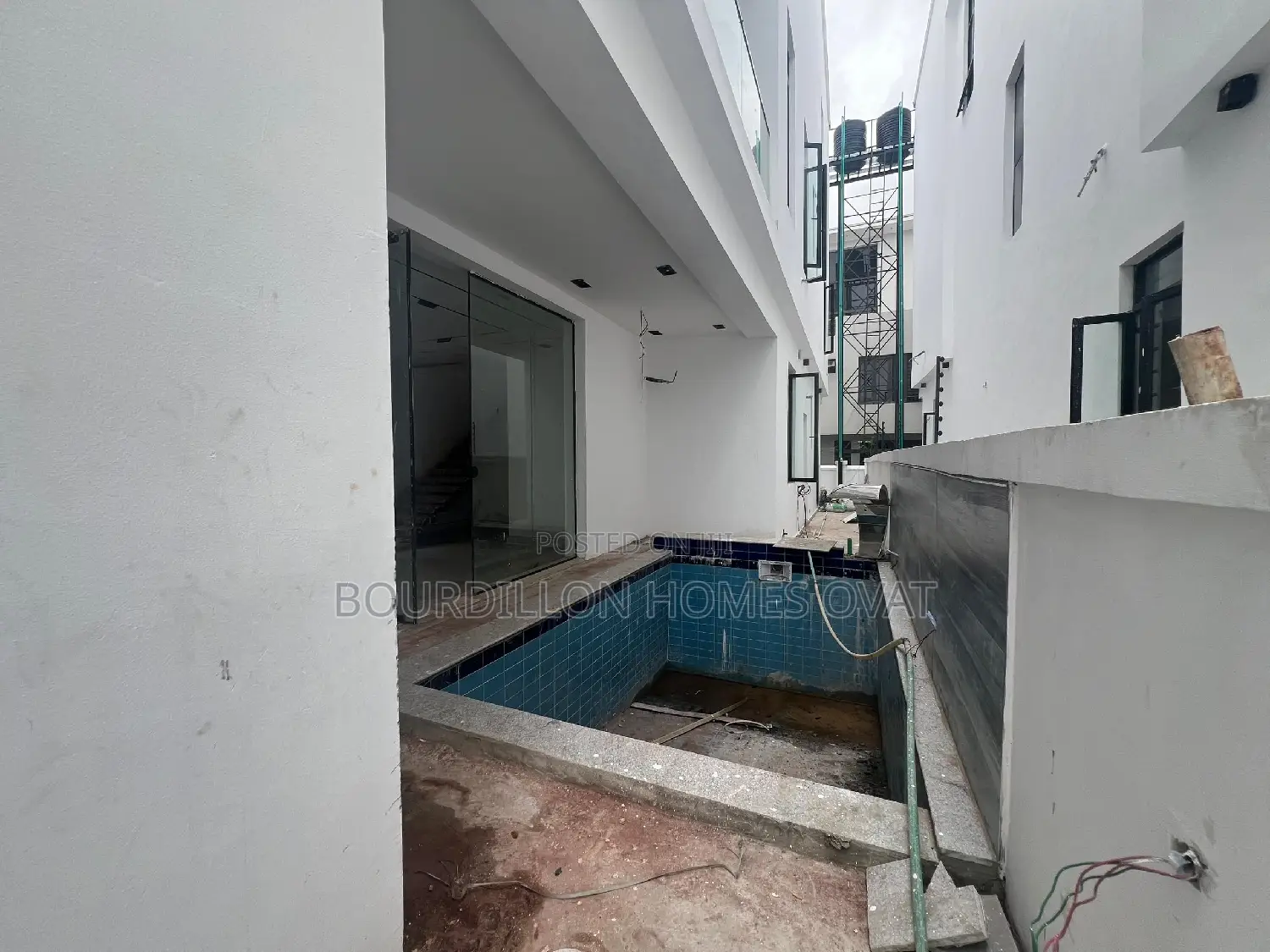 5bdrm Duplex in Lekki Phase 1 for sale in Lekki Phase 1