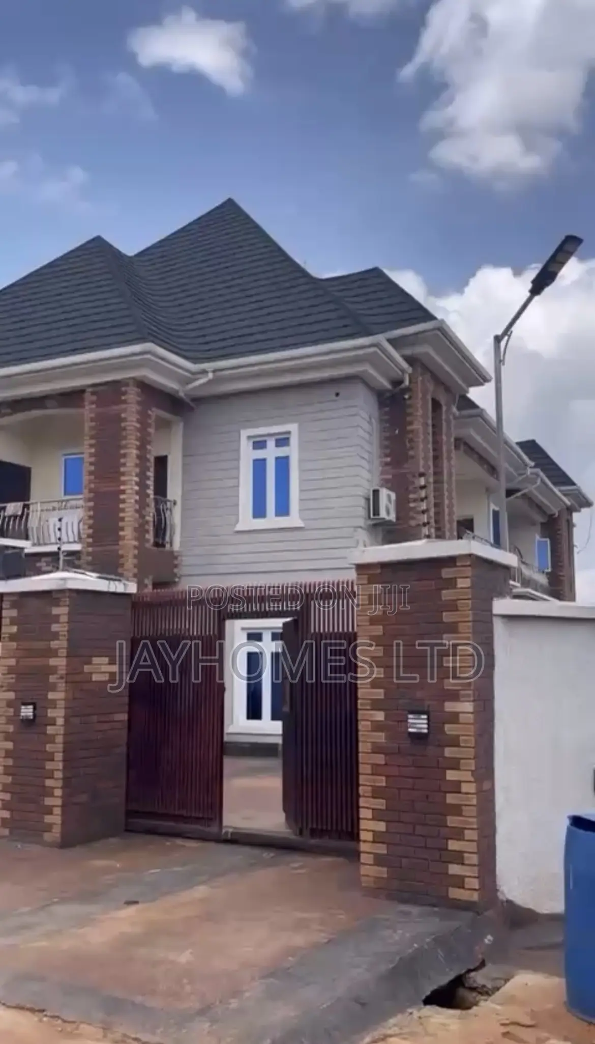 2bdrm Block of Flats in Federal Housing, Oshimili South for sale in Oshimili South