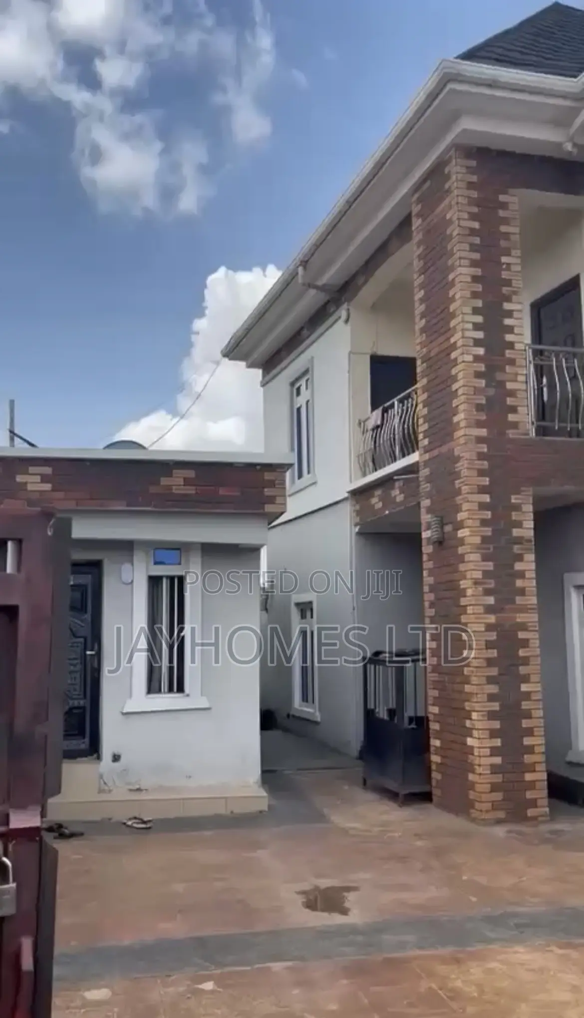 2bdrm Block of Flats in Federal Housing, Oshimili South for sale in Oshimili South