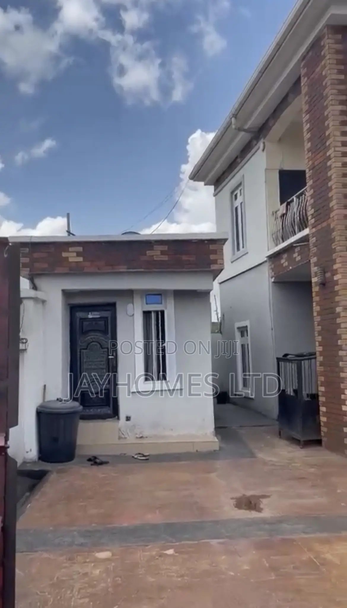 2bdrm Block of Flats in Federal Housing, Oshimili South for sale in Oshimili South