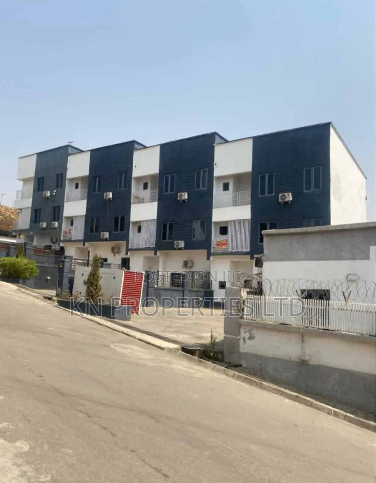 4bdrm Townhouse / Terrace in Diploma Zone Gusape, Guzape District in Guzape District