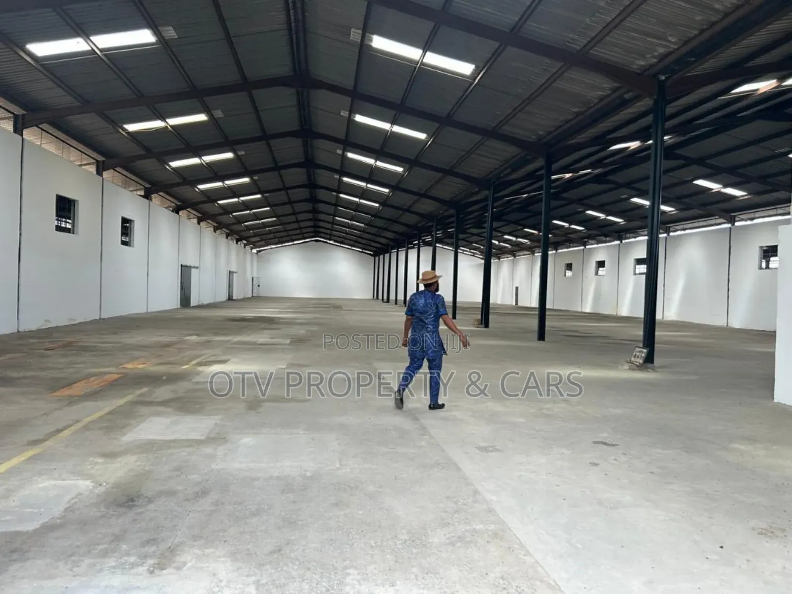 Warehouse Several Buildings. For Sale in Oregun