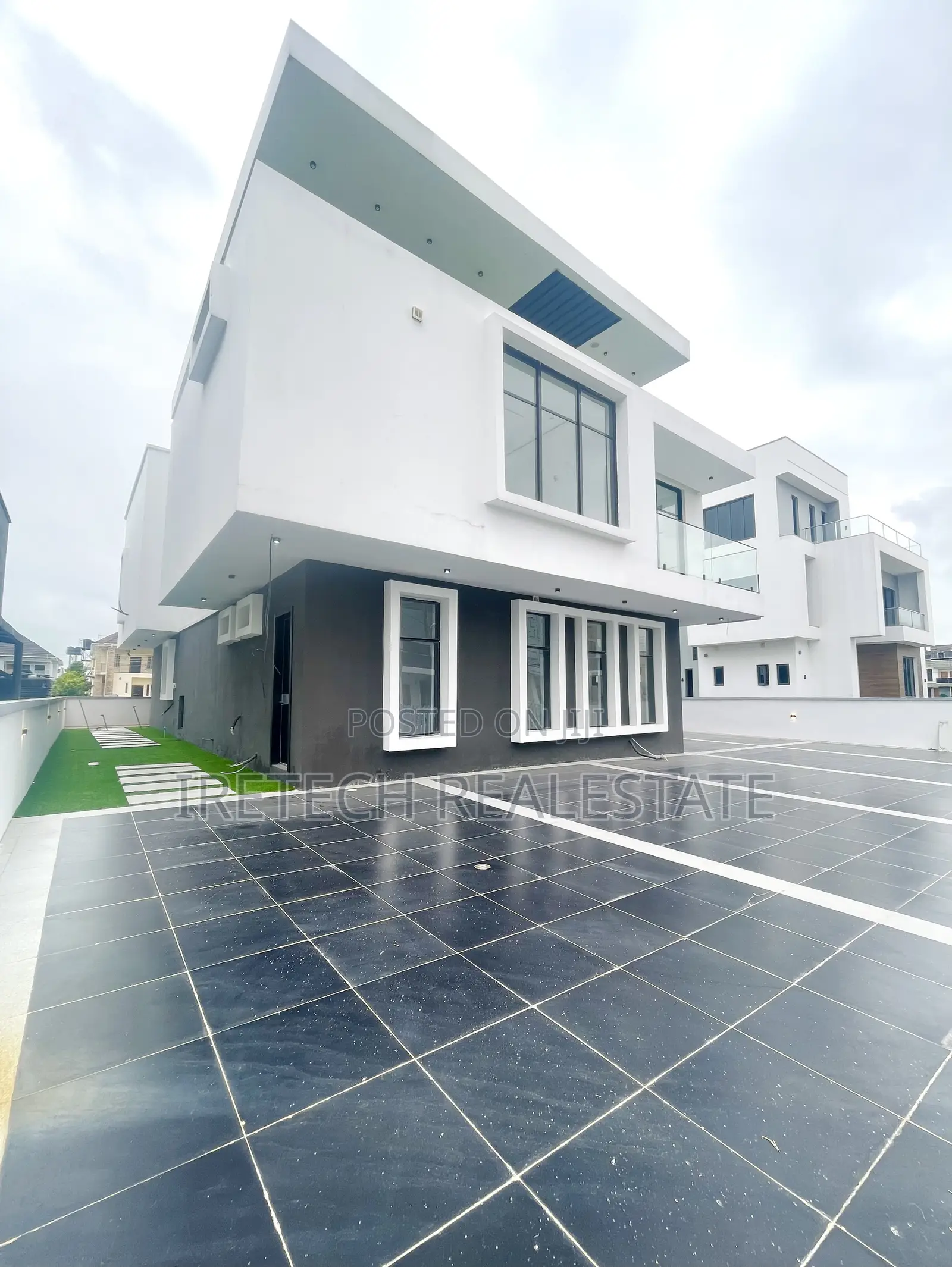 5 Bedroom Fully Detached With Pool, Gym Space And Cinema in Lekki