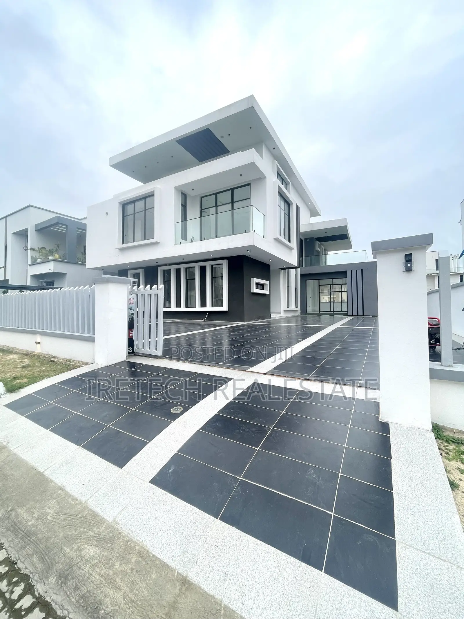 5 Bedroom Fully Detached With Pool, Gym Space And Cinema in Lekki