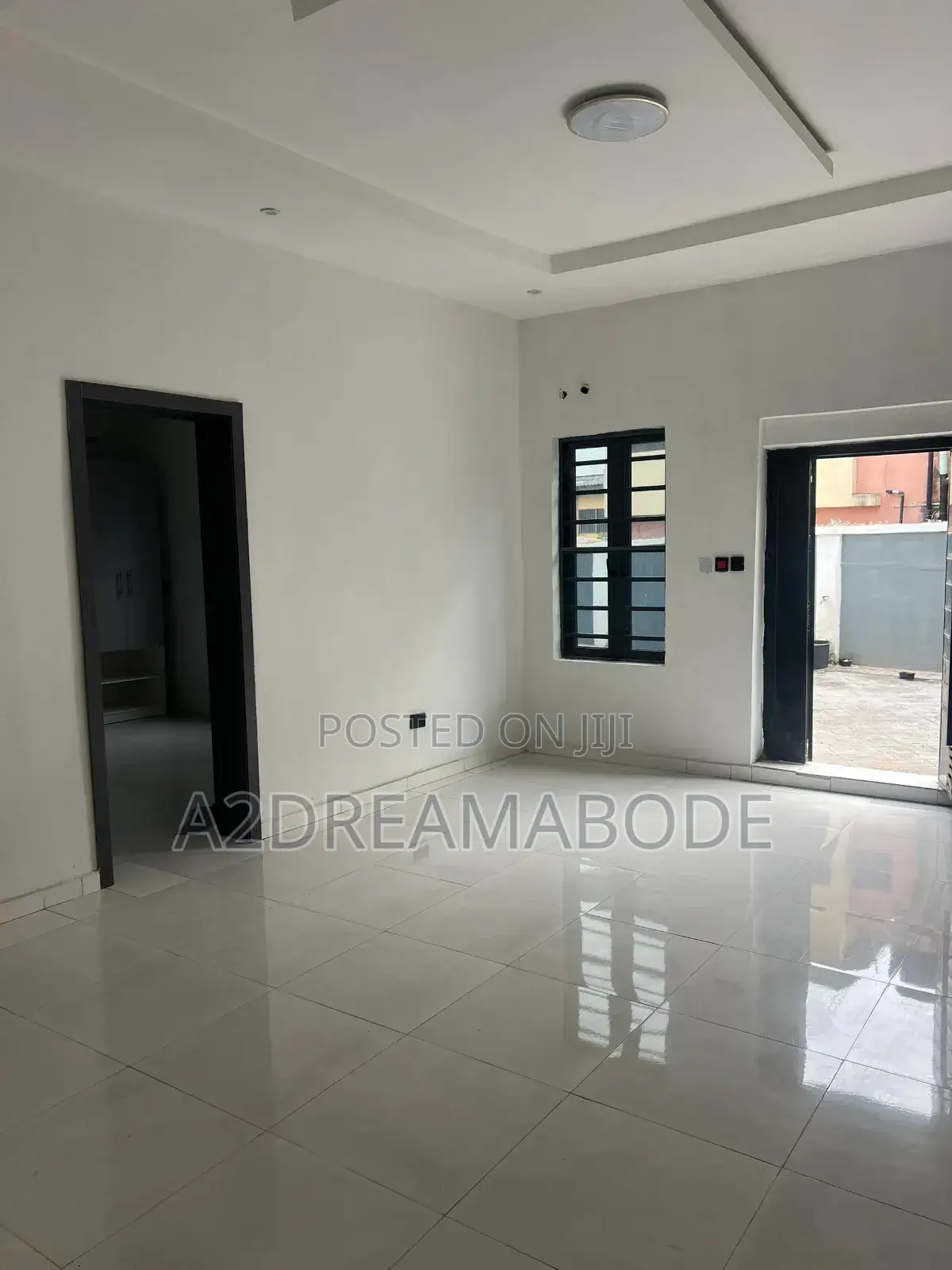 3bdrm Apartment in Magodo Phase 2 Gra, Ikeja for sale in Ikeja
