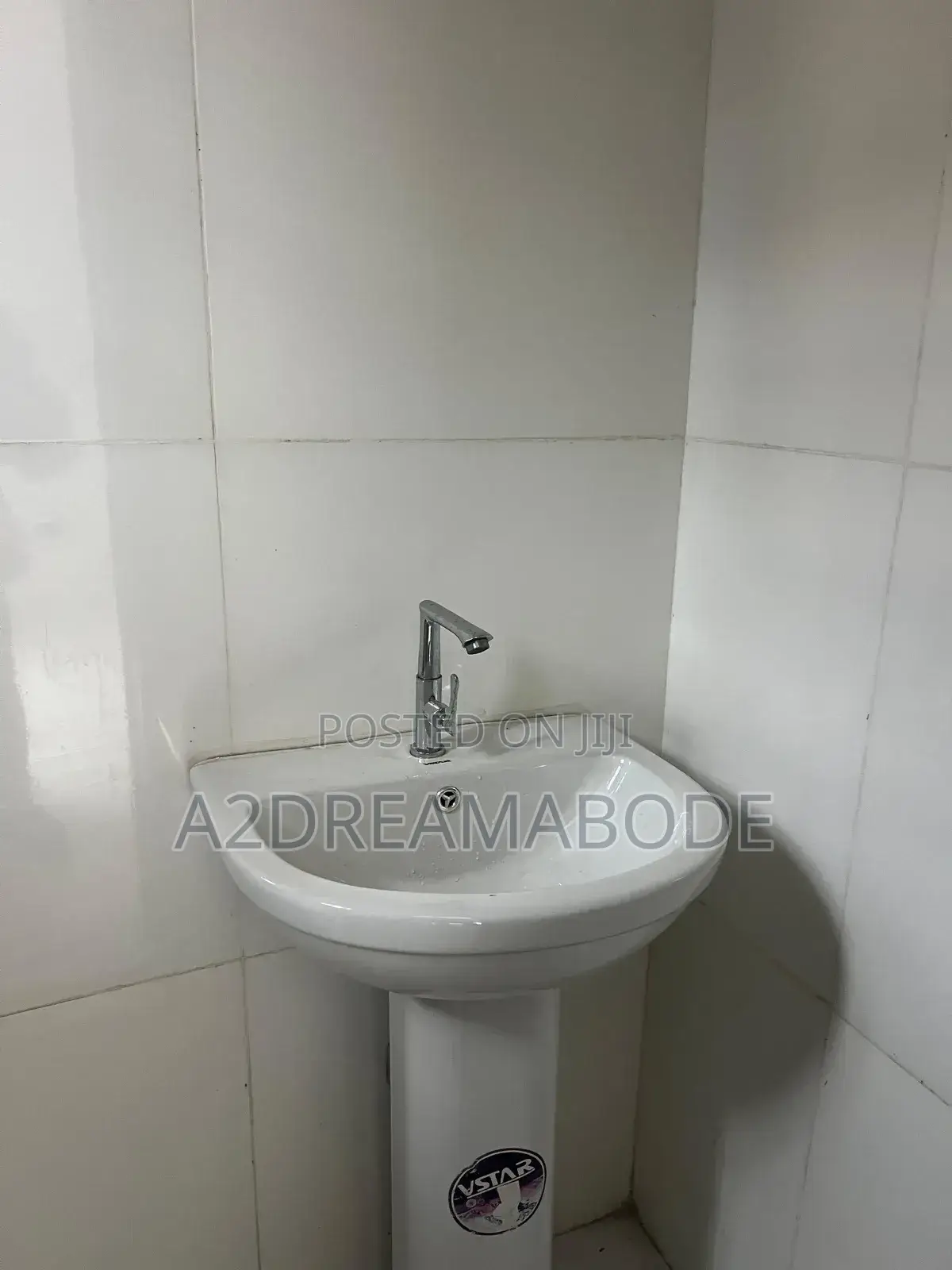 3bdrm Apartment in Magodo Phase 2 Gra, Ikeja for sale in Ikeja