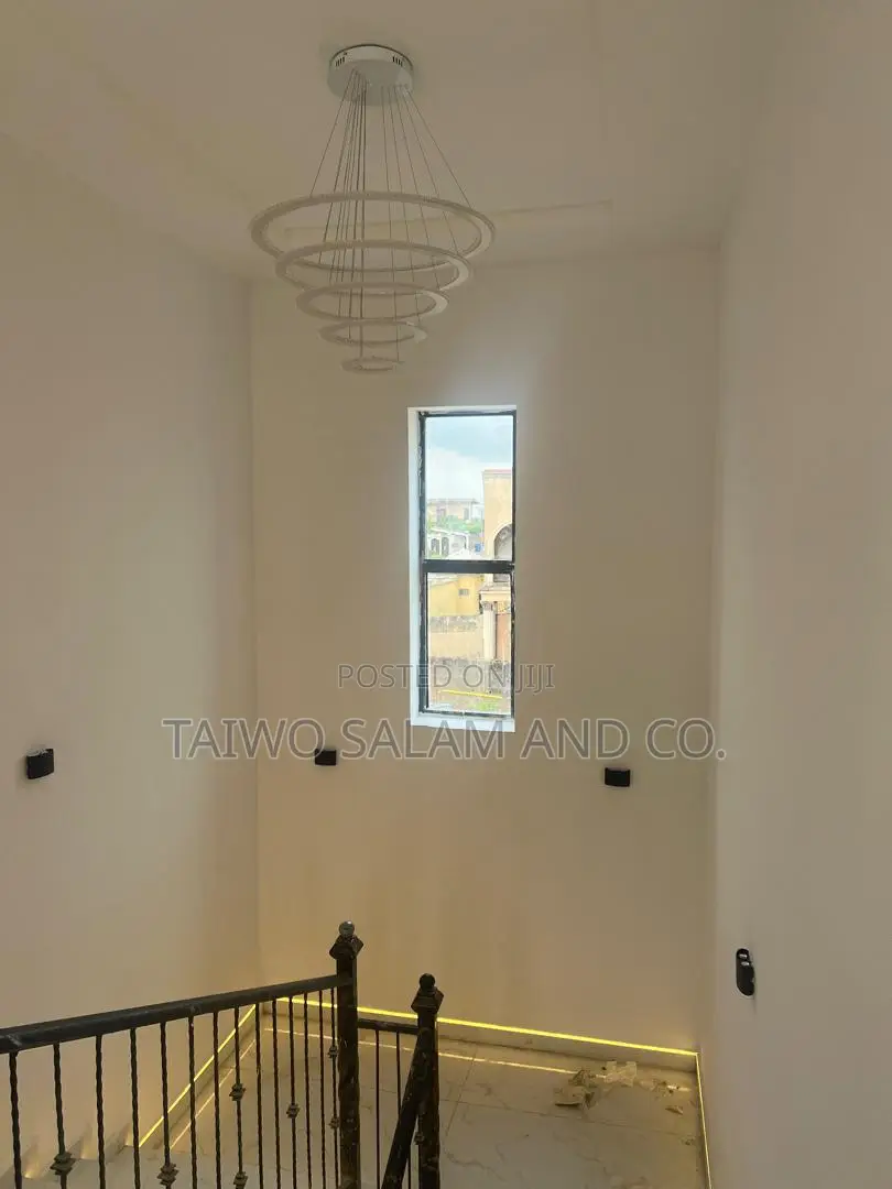 4bdrm Duplex in Oluyole Estate for sale in Oluyole Estate