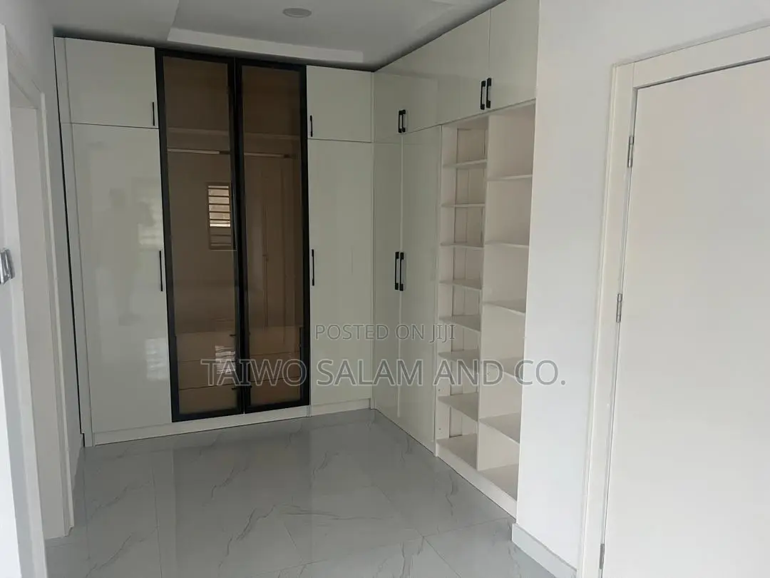 4bdrm Duplex in Oluyole Estate for sale in Oluyole Estate