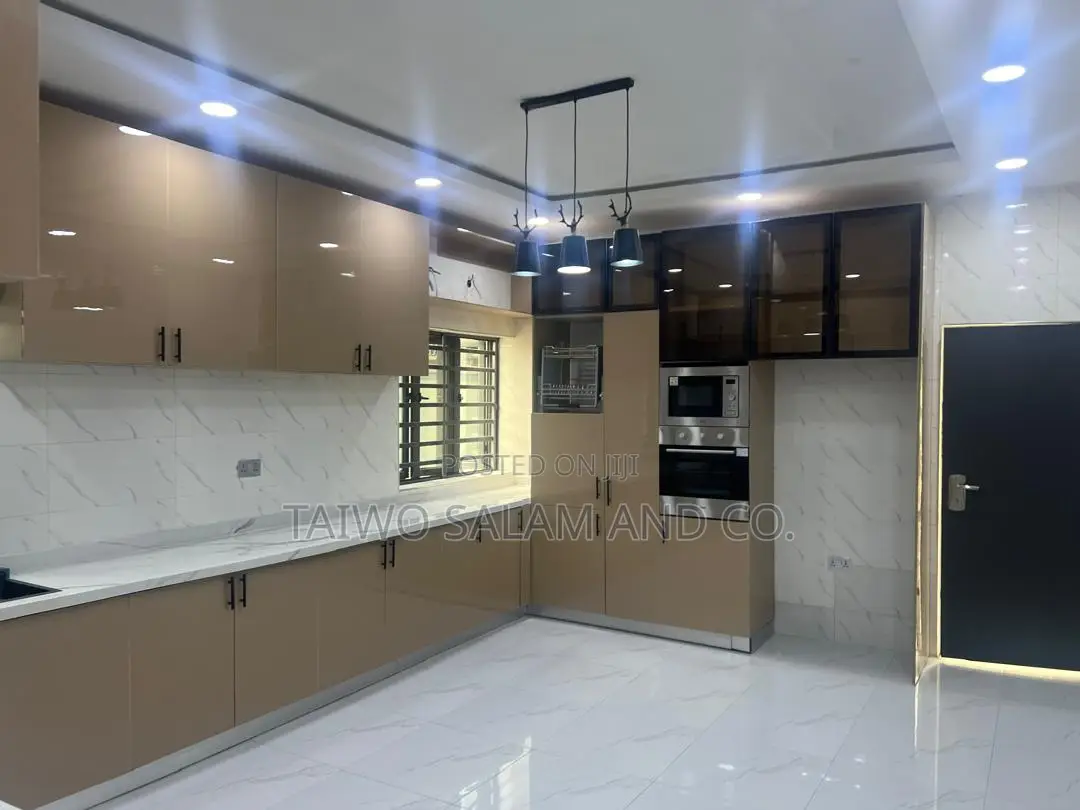 4bdrm Duplex in Oluyole Estate for sale in Oluyole Estate