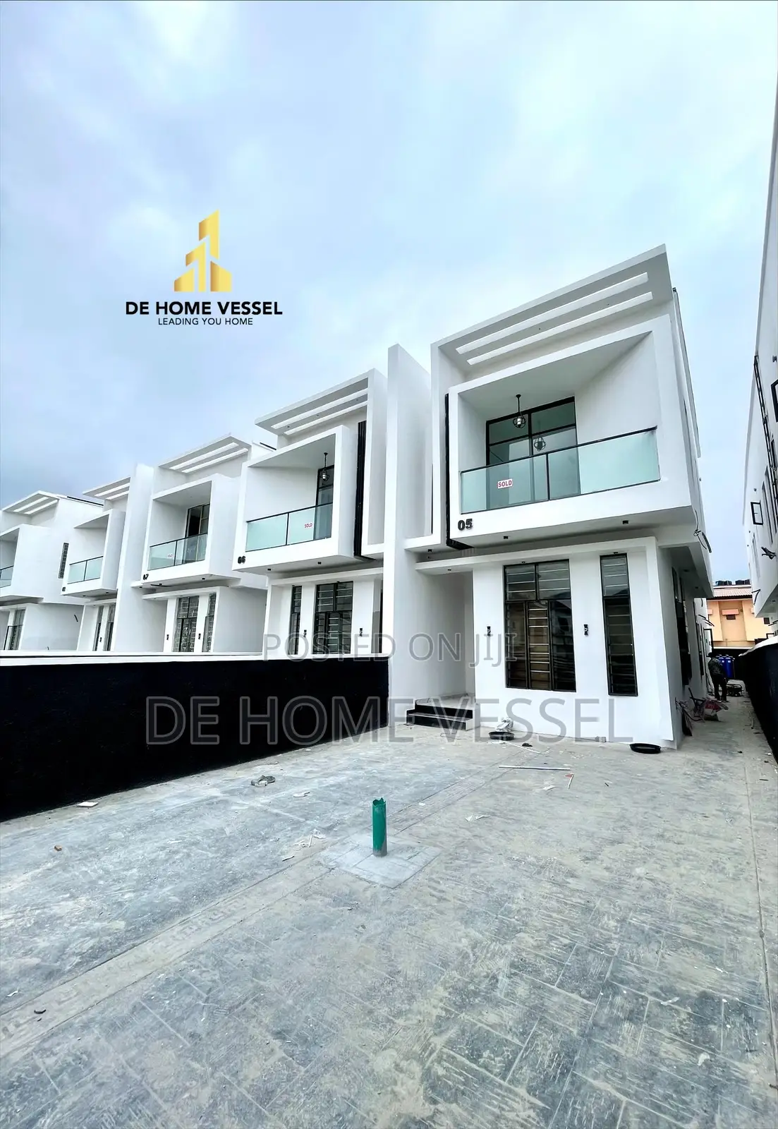 4bdrm Duplex in Idado for sale in Idado