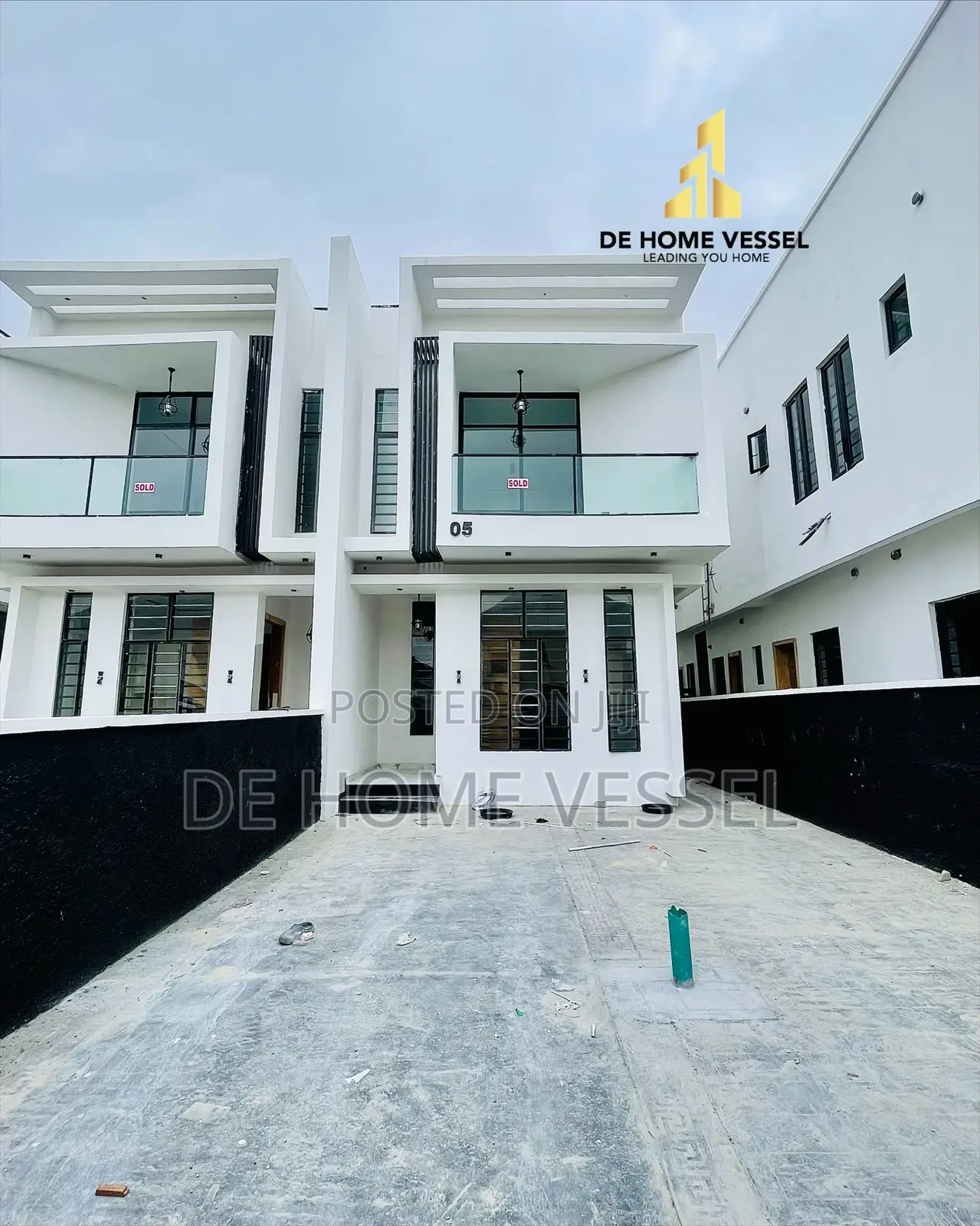 4bdrm Duplex in Idado for sale in Idado
