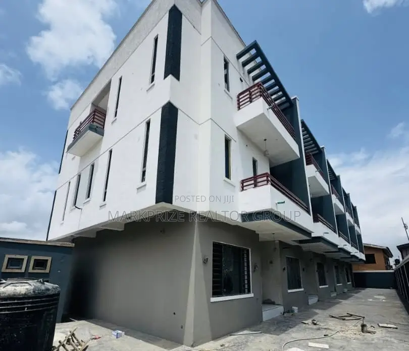 4bdrm Duplex in Magodo Olowora Lagos for sale in Magodo