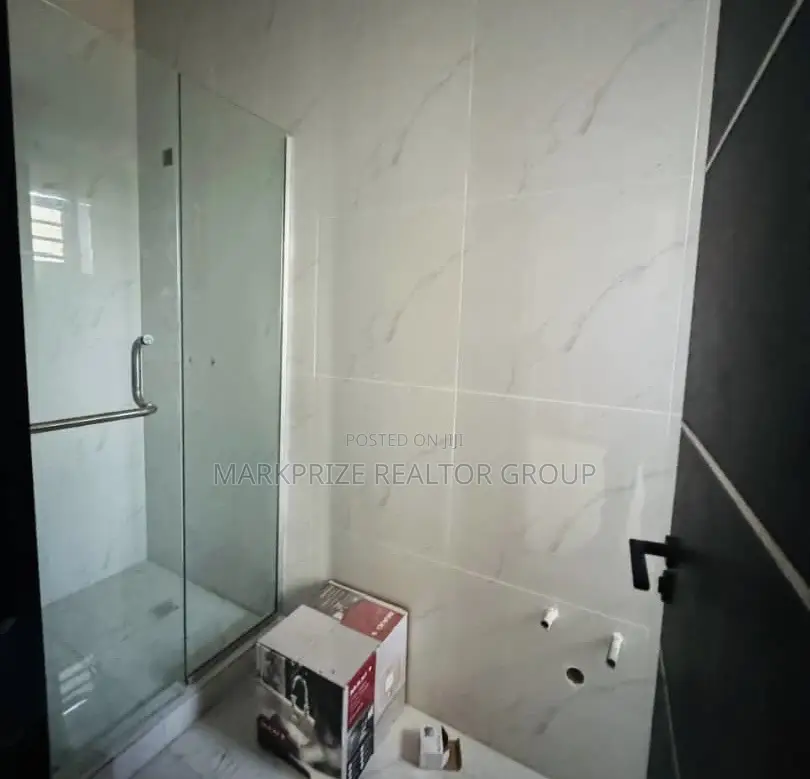 4bdrm Duplex in Magodo Olowora Lagos for sale in Magodo