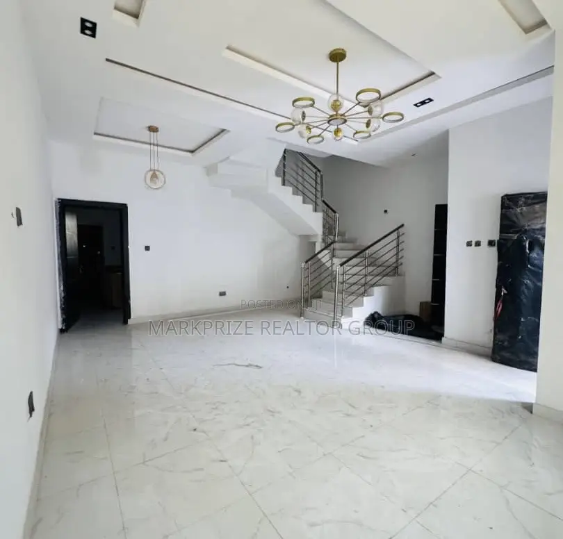 4bdrm Duplex in Magodo Olowora Lagos for sale in Magodo